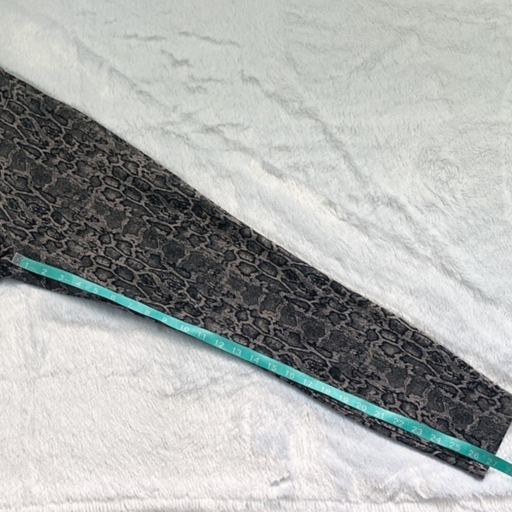 Like New Spanx Taupe Snakeskin Jean-ish Ankle Leggings - Picture 6 of 9